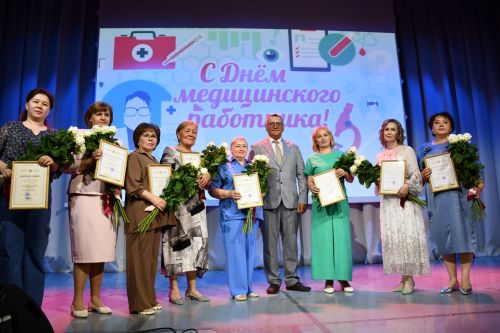 Медицина хезмәткәрләрен котладылар