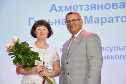 Медицина хезмәткәрләрен котладылар