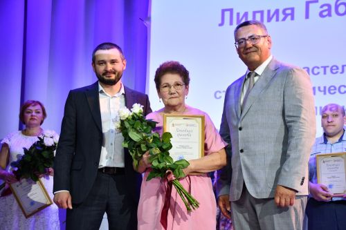 Медицина хезмәткәрләрен котладылар