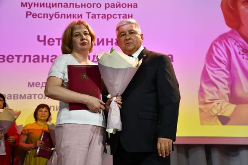 Медицина хезмәткәрләрен котладылар