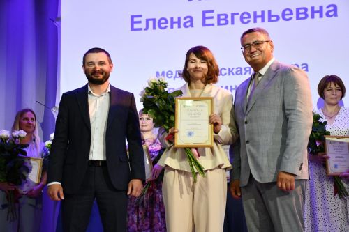 Медицина хезмәткәрләрен котладылар