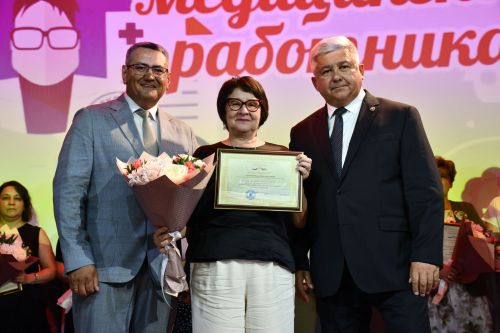 Медицина хезмәткәрләрен котладылар