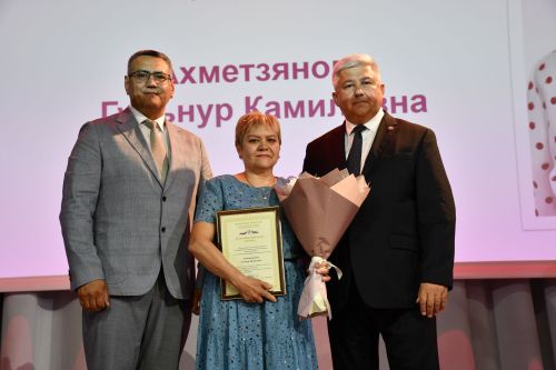 Медицина хезмәткәрләрен котладылар