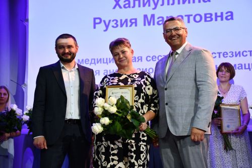 Медицина хезмәткәрләрен котладылар