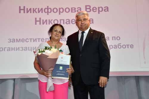 Медицина хезмәткәрләрен котладылар