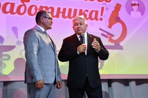 Медицина хезмәткәрләрен котладылар