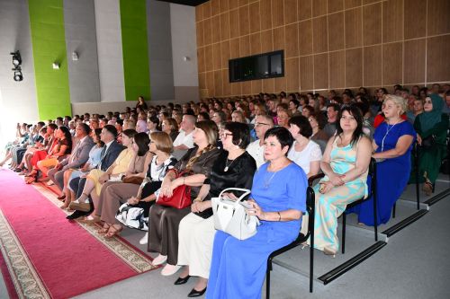 Медицина хезмәткәрләрен котладылар