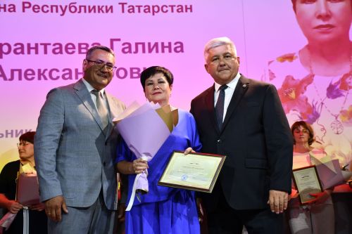 Медицина хезмәткәрләрен котладылар