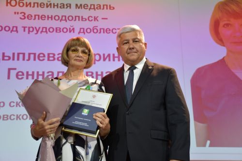 Медицина хезмәткәрләрен котладылар