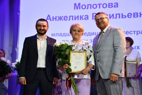 Медицина хезмәткәрләрен котладылар
