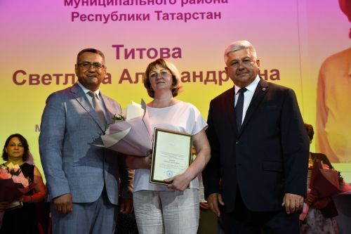Медицина хезмәткәрләрен котладылар
