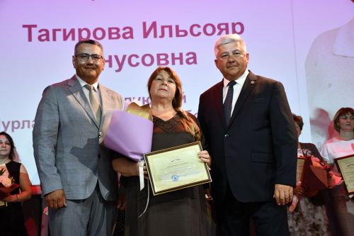 Медицина хезмәткәрләрен котладылар
