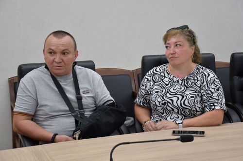 Михаил Афанасьев махсус хәрби операциядән ялга кайткан Айрат Зәйнуллин белән очрашты