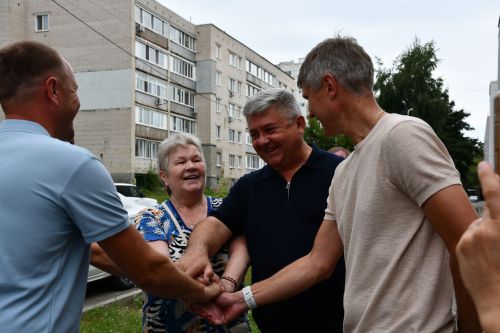 Малая Красная урамындагы 5нче һәм 7нче йортта капиталь ремонт эше барышы белән район башлыгы Михаил Афанасьев танышты