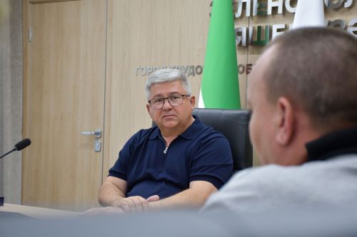 Михаил Афанасьев махсус хәрби операциядән ялга кайткан Айрат Зәйнуллин белән очрашты