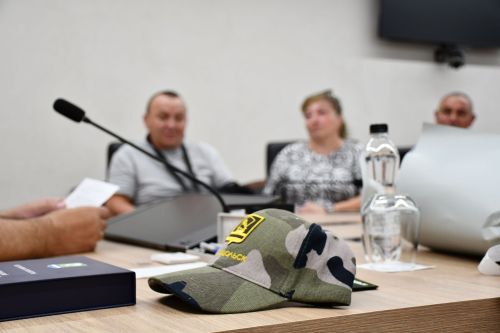 Михаил Афанасьев махсус хәрби операциядән ялга кайткан Айрат Зәйнуллин белән очрашты