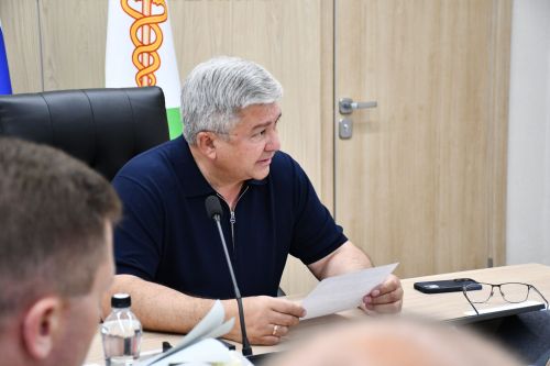 Михаил Афанасьев махсус хәрби операциядән ялга кайткан Айрат Зәйнуллин белән очрашты
