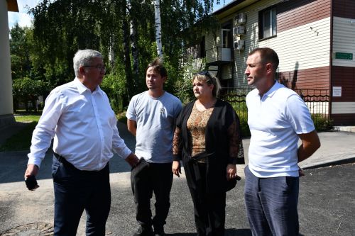 Бүген Яшел Үзәндә юллар төзекләндерү эшләре барышы белән танышалар