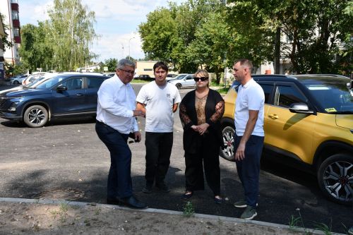 Бүген Яшел Үзәндә юллар төзекләндерү эшләре барышы белән танышалар