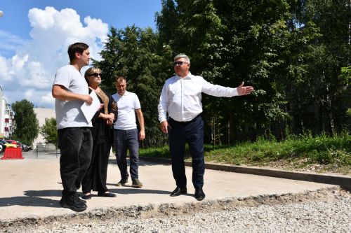 Бүген Яшел Үзәндә юллар төзекләндерү эшләре барышы белән танышалар
