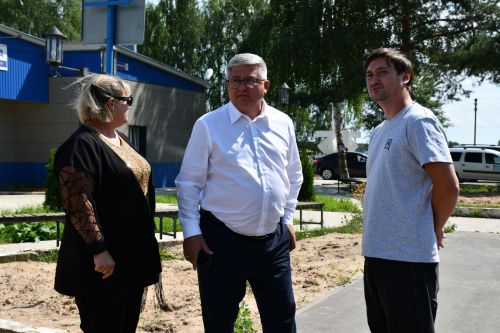 Бүген Яшел Үзәндә юллар төзекләндерү эшләре барышы белән танышалар