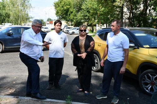Бүген Яшел Үзәндә юллар төзекләндерү эшләре барышы белән танышалар