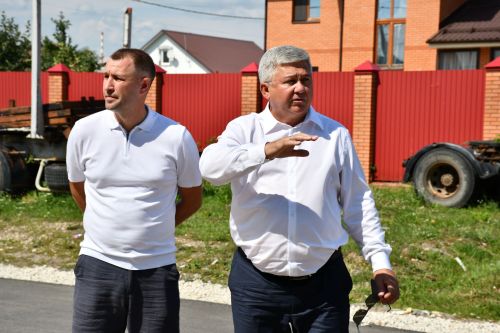 Бүген Яшел Үзәндә юллар төзекләндерү эшләре барышы белән танышалар
