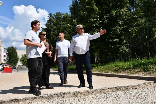 Бүген Яшел Үзәндә юллар төзекләндерү эшләре барышы белән танышалар