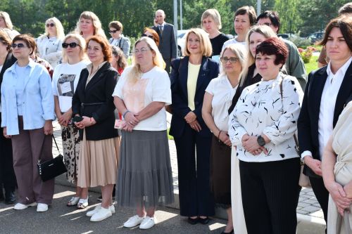 10 балалы Трубкиннар гаиләсенә микроавтобус ачкычын тапшыру
