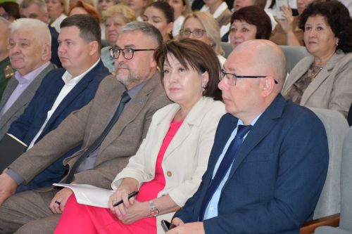 «Иң мөһиме - кешеләр» кадрлар клубының утырышы