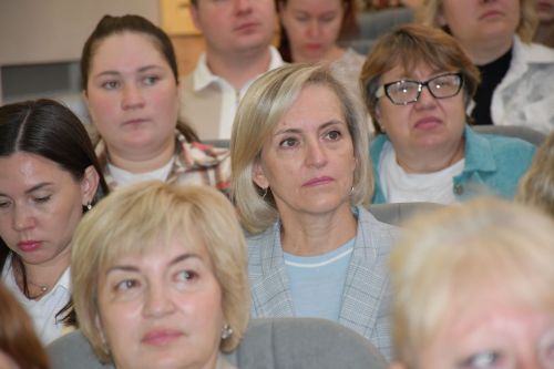 «Иң мөһиме - кешеләр» кадрлар клубының утырышы