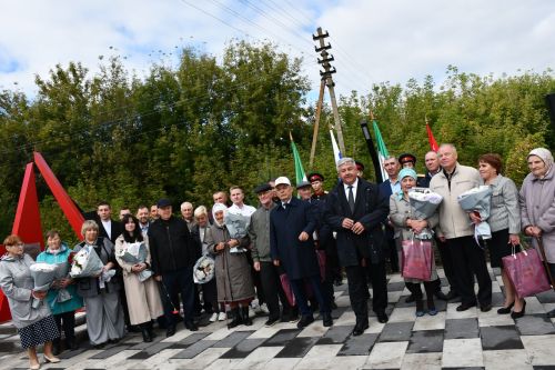 Рус Әҗәле авылында яңа мемориаль зона ачылышы