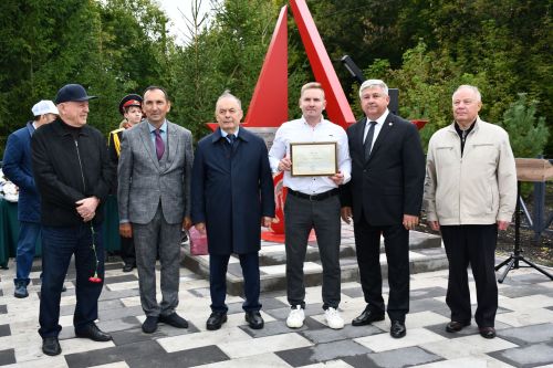 Рус Әҗәле авылында яңа мемориаль зона ачылышы