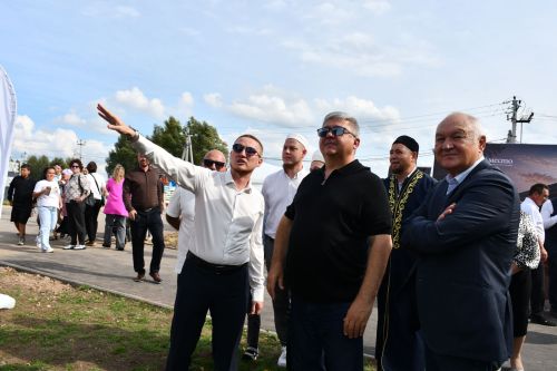 «Теплое место» бистәсендә бүген игелеккә нигез салынган көн