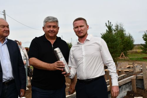 «Теплое место» бистәсендә бүген игелеккә нигез салынган көн