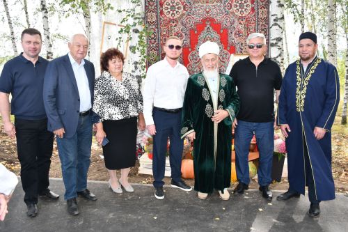 «Теплое место» бистәсендә бүген игелеккә нигез салынган көн