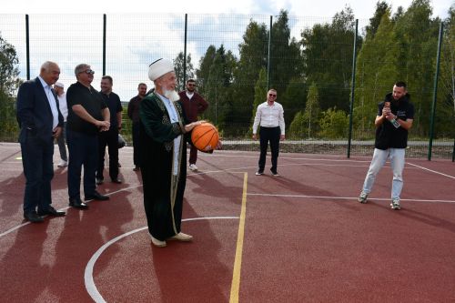 «Теплое место» бистәсендә бүген игелеккә нигез салынган көн