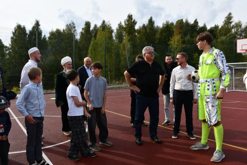 «Теплое место» бистәсендә бүген игелеккә нигез салынган көн