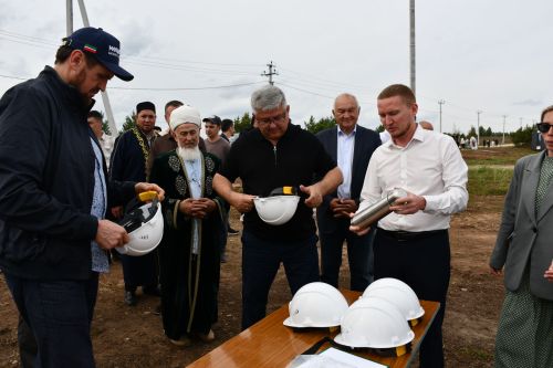 «Теплое место» бистәсендә бүген игелеккә нигез салынган көн