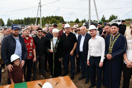«Теплое место» бистәсендә бүген игелеккә нигез салынган көн