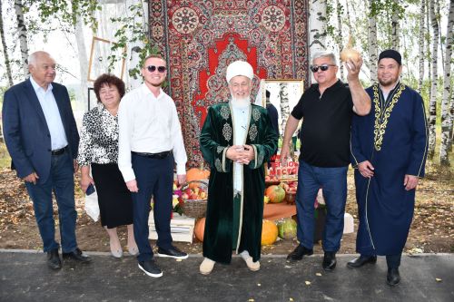«Теплое место» бистәсендә бүген игелеккә нигез салынган көн