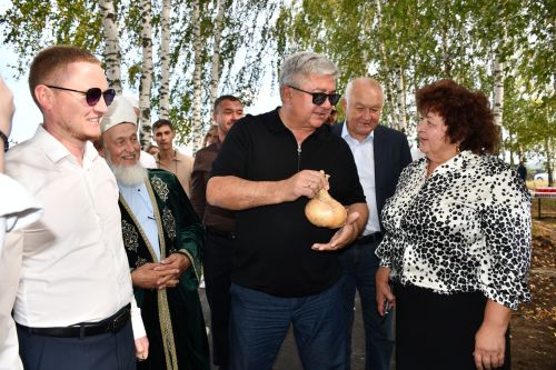 «Теплое место» бистәсендә бүген игелеккә нигез салынган көн