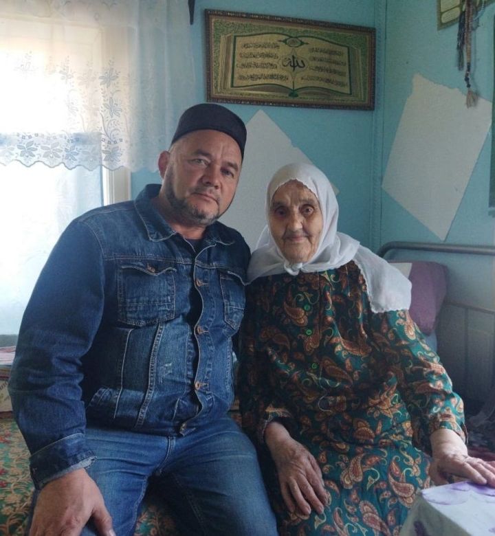 Түбән Урысбага авылында яшәүче иң өлкән кешене зурлаганнар