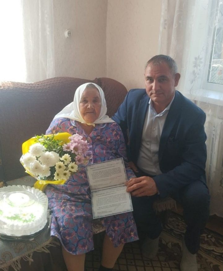 Норлат авылында яшәүче Миләүшә Гарифуллина 90 яшьлек юбилеен билгеләп үтте