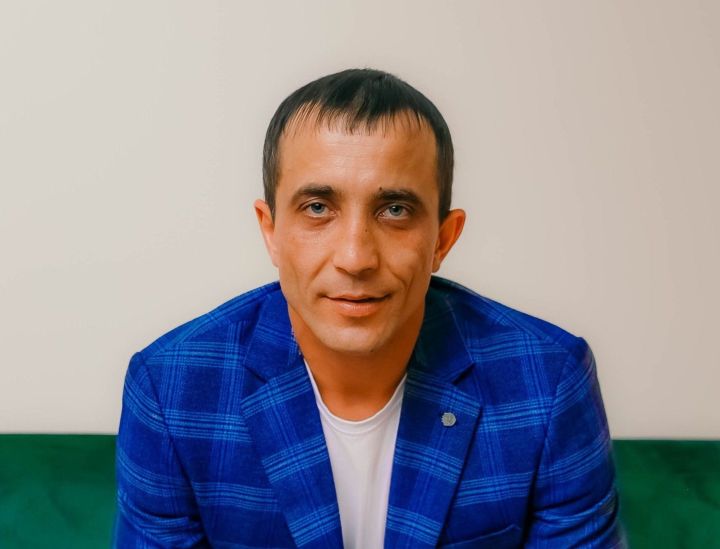 Ленур Биктимеров: «Хатынымның үскәнен, укып бетергәнен 10 елга якын көттем»