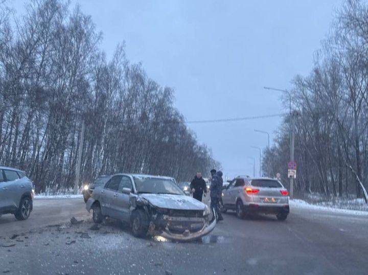 Әйшә янында юл-транспорт һәлакәте