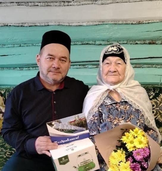 Бәчек авылында гомер итүче Бибинур Камил кызы Гаязетдинова 90 яшьлек юбилеен билгеләп үтә
