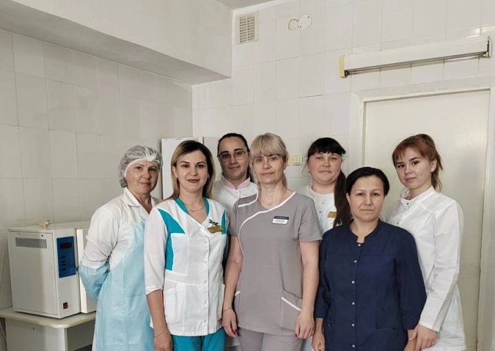 Ак халатлы шәфкать туташларын профессиональ бәйрәмнәре белән котлыйбыз!