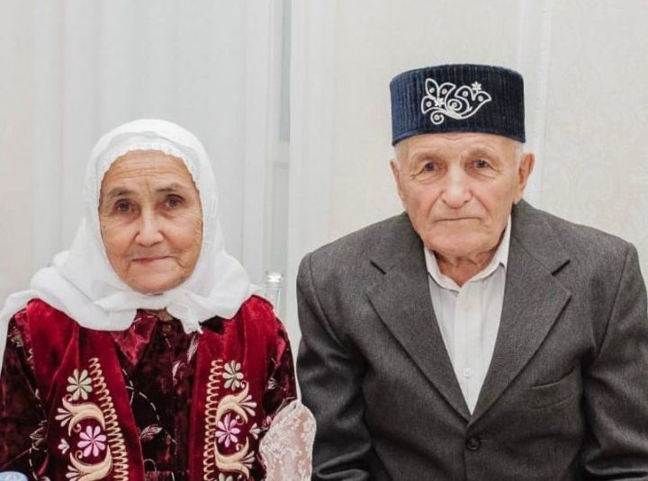 65 елдан артык бергә гомер итүче Ганиевлар: «Бер-береңне аңлау, кирәк чакта юл куя белү мөһим»