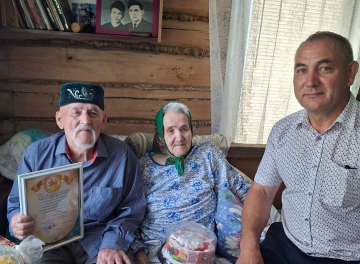Замалиев Наил Нургәрәй улы 90 яшьлеген каршы алды